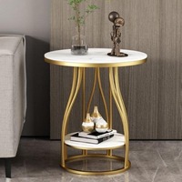 Table basse élégante avec cadre en métal doré et attrait esthétique luxueux pour les maisons contemporaines et les espaces de vie haut de gamme