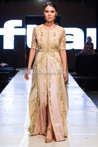 Tissu en soie de haute qualité caftan marocain brodé à la machine à demi-manches - Product Image 2