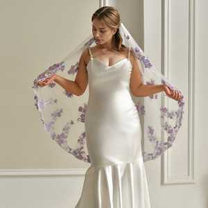 Peineta para el Cabello Bridella M181-I con Malla Floral y Pedrería, con Ajuste Cómodo y Seguro para Bodas, Bailes de Graduación y Eventos Formales - Product Image 2