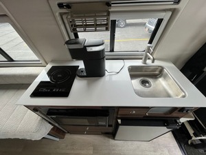 Camping-cars de luxe d'occasion CHEAP USED 2020 WINNEBAGOO1 BOLDT 70BL, Euro 5, 4-6 passagers, four à micro-ondes - Product Image 3