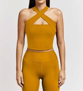 Ensemble de yoga respirant et léger, haut de sport à dos nu et short de sport taille haute à effet galbant, couleur unie - Product Image 6