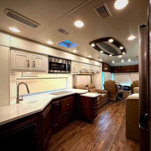 PROVEEDOR DE Autocaravana diésel usada Jayco Embarcada Clase A 39 BH del año 2022 - Product Image 3