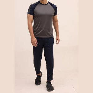 Nueva llegada chándal de hombre con logotipo personalizado último estilo material duradero para uso en invierno al aire libre transpirable y cómodo - Product Image 1