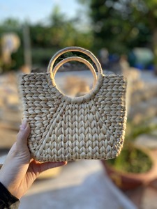 Bolso de mano de jacinto de agua creativo hecho a mano bolso de mimbre tejido al por mayor en Vietnam - Product Image 2