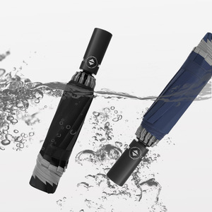 Parapluie de voyage inversé compact classique de 23 pouces, logo personnalisé 10k, sangle réfléchissante, pliage en trois, entièrement automatique, pongee - Product Image 4