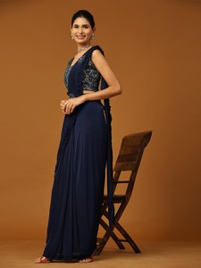 Dernier sari en soie georgette de designer avec bordure à volants, prêt à porter pour les fêtes et les festivals, de haute qualité, en provenance du Gujarat par FABZONE - Product Image 3