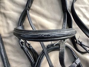 Bride anatomique marron Mono Comfort Headpiece en cuir verni Cheval Produit Full/Extra Full Full Size Grackle Bridle - Product Image 4