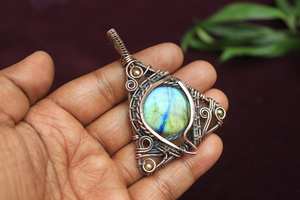 Triangle fait à la main fil de cuivre enveloppé jaune feu Labradorite pendentif Unique pierre naturelle bijoux cadeau - Product Image 4