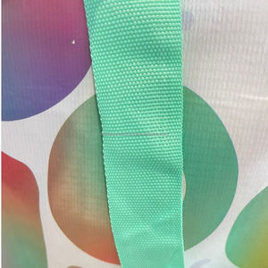 Sac à provisions de vêtements recyclés en PET éco-réutilisable imprimé avec logo personnalisé sac à provisions de haute qualité ECOBAG VINA modèle E03 à moyen manche fabriqué - Product Image 4