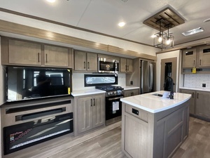 Autocaravana Usada 2023 F-o-r-e-s-t R-i-v-e-r Flagstaff Micro Lite 21FBRS - Product Image 2