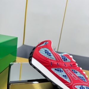 Zapatillas deportivas rojas de caña baja para mujer, estilo con cordones, Yoko Town Fashion, hechas a medida por diseñador, zapatos de malla transpirable de alta calidad. - Product Image 5