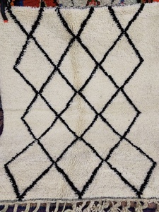 พรมปูละหมาดทำมือจากขนแกะเบนิอูร์เอนของโมร็อกโก  แบบมีเบาะรองนั่ง ซักได้ เหมาะสำหรับห้องนั่งเล่น - Product Image 3