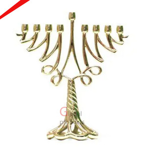 Menorah judaica tradicional de Hanukkah en diseño elegante de aluminio pulido - Product Image 5