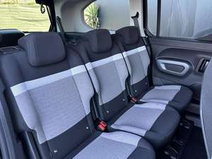 Citroën <span class=keywords><strong>Berlingo</strong></span> Multispace <span class=keywords><strong>XL</strong></span> SUV d'occasion 2024, moteur 4.1-6L, transmission automatique 6 vitesses, cuir de haute qualité, couleur foncée - Product Image 3