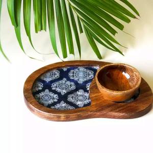 Plateau de service artisanal en bois émaillé, écologique, design traditionnel pour mariage et Diwali, avec support à condiments en bois inclus - Product Image 2