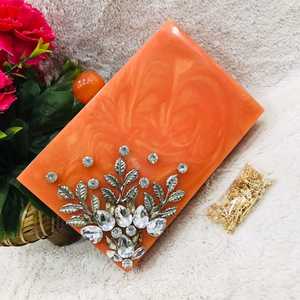 Bolso de mano de lujo personalizado para mujer, adorno de piedra de Metal, botón de embrague de resina, decoración bordada, bolso de mano para niñas más vendido - Product Image 1