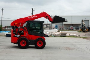 Kubota-Mini chargeuse compacte SSV75 d'occasion avec pelleteuse, tracteur, caractéristiques - Product Image 2