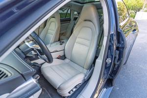 Porsche Panamera Turbo S E-Hybrid Sport Turismo d'occasion propre, modèle 2018 - Product Image 5