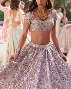 Lehenga Choli de Diseño en Seda Satinada y Seda Artística para Mujer, Ideal para Ocasiones Especiales, con Bordado y Lentejuelas de la Mejor Calidad - Product Image 3