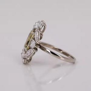 Bague de fiançailles pour femme de luxe jaune Radiant Cut Lab diamant créé avec diamant poire or massif forme florale cadeau parfait - Product Image 6