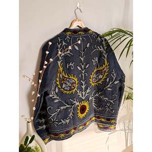 Chaqueta vaquera vintage de otoño para hombre con bordado Kantha y cuello mandarín - Product Image 6
