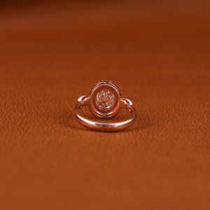 Anillo de oro rosa de 14 quilates con corte ovalado de diamante cultivado en laboratorio, anillo de regalo de aniversario de oro rosa con diamante redondo para ella con anillo de diseño personalizado - Product Image 3