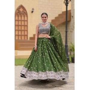Georgette Lehenga Choli de renard élégant de haute qualité avec chemisier brodé et Dupatta pour la fête et les mariages disponibles à la vente - Product Image 1
