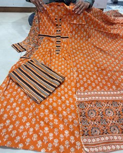 Elegante conjunto de Kurti de tres piezas con tela suave hecha a mano con estampado de Jaipur con bolsillos laterales y diseño de borde para mujer Ropa Étnica - Product Image 4