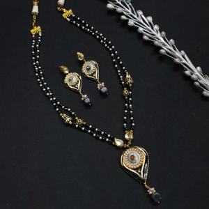 Collier pendentif Kundan perlé noir ensemble avec boucles d'oreilles bijoux traditionnels élégants pour les femmes fête mariage et vêtements ethniques - Product Image 1