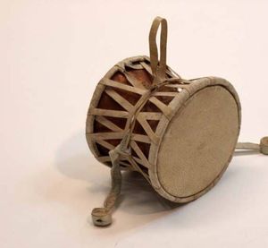 Instrumento musical de tambor de madera fuerte diseñado para amantes de la música tradicional artistas clásicos y actuaciones de festivales en vivo - Product Image 5