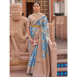 Sari en organza imprimé numérique bleu clair glamour avec blouse pour tenue de scène - Product Image 1