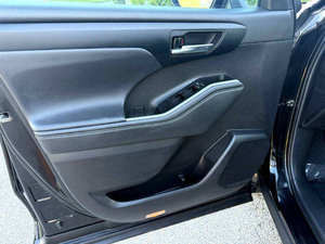 USADO 2022 Híbrido XLE Volante a la Izquierda Bajo Kilometraje Transmisión Automática Asientos de Cuero Sin Accidentes y Listo para Enviar - Product Image 5