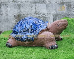 Sculpture de tortue personnalisée SH010H25 faite à la main en poly fibre de verre pièce d'appoint autoportante au design moderne de haute qualité pour l'intérieur de la maison - Product Image 1