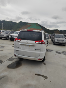 Véhicule d'occasion MPV diesel 8 places automatique à l'exportation en promotion - Product Image 4