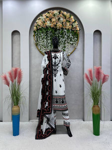 Ensemble haut, pantalon et dupatta en faux georgette pour soirée de créateur, avec broderie lourde de sequins et bordure en dentelle - Product Image 4