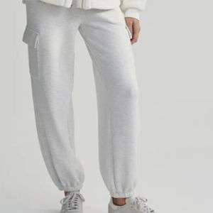 Veste Sherpa Cozy Egret pour femmes avec design zippé Vêtements d'extérieur en polaire chauds et élégants pour l'hiver - Product Image 6