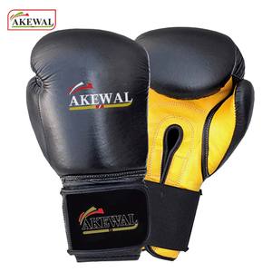 Gants de boxe personnalisés AKEWAL en cuir de vachette, gants de Muay Thai imperméables avec logo et design sur mesure selon la demande du client - Product Image 3