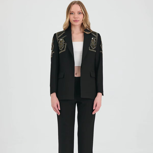 Ensemble de costume perlé noir pour femmes de qualité supérieure avec blazer et pantalon à épaules cloutées pour femmes vêtements de bureau tissés de luxe/prêt-à-expédier - Product Image 1
