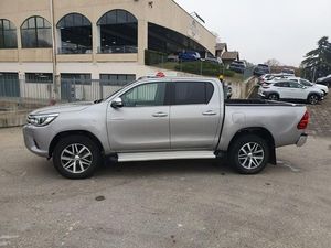 Para Toyota Hilux 2018 GCC Usado AWD con neumáticos R20 Asientos de cuero ACC Control de crucero Euro6 Emisión - Product Image 2