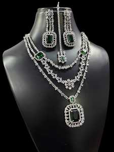 Conjunto de collar de triple capa con diamantes americanos de corte de estrella con pendientes largos y Maang Tikka para mujer, perfecto para ropa de fiesta - Product Image 2