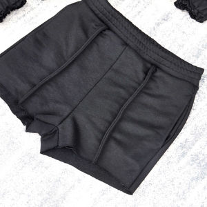 Derniers ensembles design pour femmes avec sweat à capuche et short Impression de logo personnalisé Couleur unie Service OEM - Product Image 4