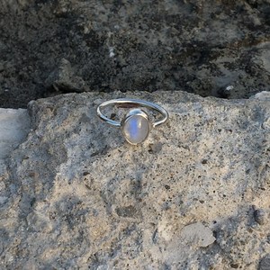 แหวนมูนสโตนสีรุ้งธรรมชาติ แหวนเงินแท้ 925 แหวนมูนสโตน เครื่องประดับทำมือ แหวนเปลี่ยนสีตามอารมณ์สำหรับผู้หญิง - Product Image 3