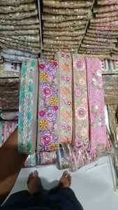 Cordones de organza hechos a medida con bordado floral surtido Lentejuelas multicolores e hilo Varias opciones disponibles - Product Image 4