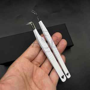Pinzas para pestañas con agarre de diamante en blanco y negro con logotipo personalizado Pinzas para pestañas con punta de fibra en forma de corazón de acero inoxidable sostenible - Product Image 2