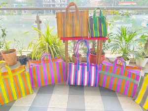 ถุงช้อปปิ้งผ้าไนลอนรีไซเคิลและพลาสติก PP ทอลายทางแบบถักด้วยมือผลิตในตลาดที่เป็นมิตรต่อสิ่งแวดล้อมของอินเดียถุงขายส่ง - Product Image 3