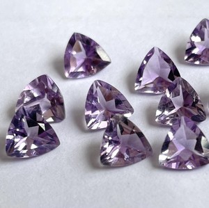 Améthyste Rose Naturelle Trillion Cut Facettes 10mm Qualité Supérieure-Améthyste Rose Trillion Pierres Précieuses Lâches de Qualité Supérieure - Product Image 1