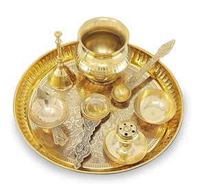 Puja Thali en laiton traditionnel avec Design floral Puja en laiton classique Gaufrage de fleurs Thali en laiton décoratif pour le culte. - Product Image 4