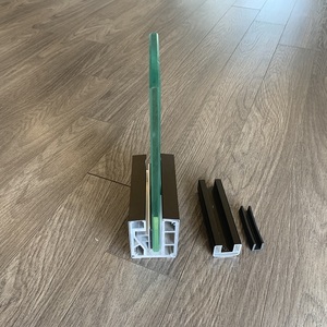 ทำในเวียดนามอลูมิเนียมไม่มีเสาลูกกรงฐานสำหรับระเบียงกลางแจ้งและภายในแก้วราวบันไดฐาน - Product Image 3