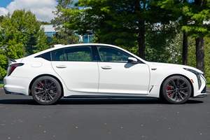 Cadillac CTS Diesel Noir 2025 d'occasion, boîte manuelle 6 vitesses, 300-400 ch, turbo, toit ouvrant panoramique, fibre de carbone, avec packs 1 et 2 - Product Image 3