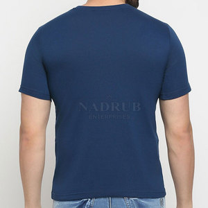 Camiseta estampada para hombre con aspecto elegante y ajuste fácil Camiseta estampada versátil para hombre con diseño minimalista y comodidad - Product Image 2